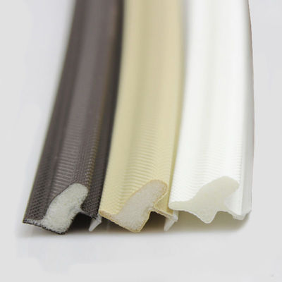 문과 창을 위한 방음 PU 거품 물개 지구 클래딩 유형 경사 가장자리