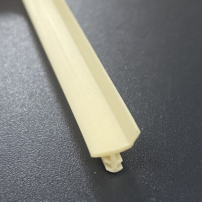 나무로 되는 치마 널 7*4mm를 위한 연약한 고무 PVC 날씨 벗기기